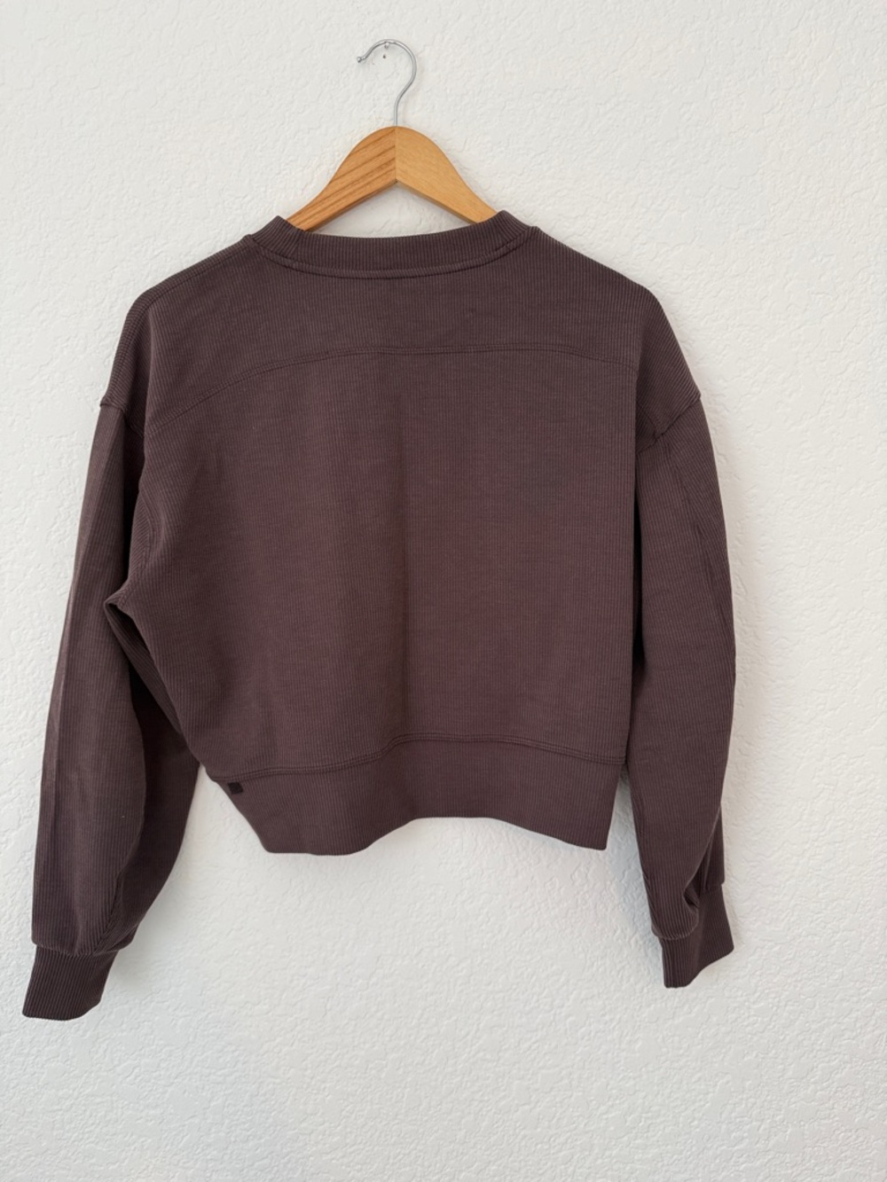 Lululemon Cropped Chocolate Brown Waffle-Knit Sweatshirt 2 - Picture 2 of 4